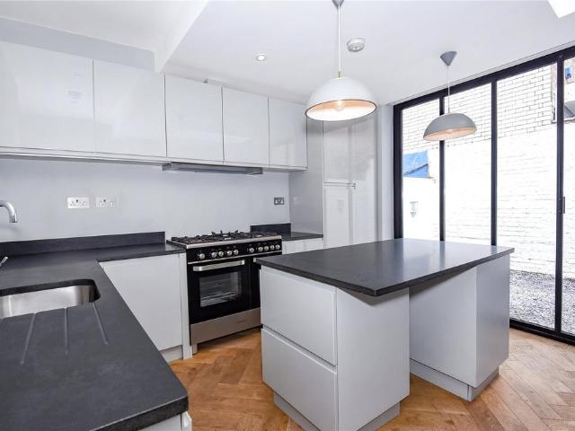 House for rent in London Borough of Merton, Merton Park