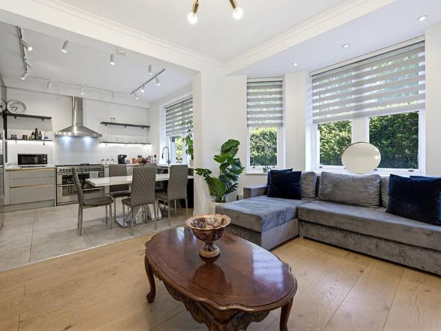 Apartment for rent in Brompton, Greater London