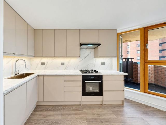 Apartment for rent in Lot's Village, Greater London