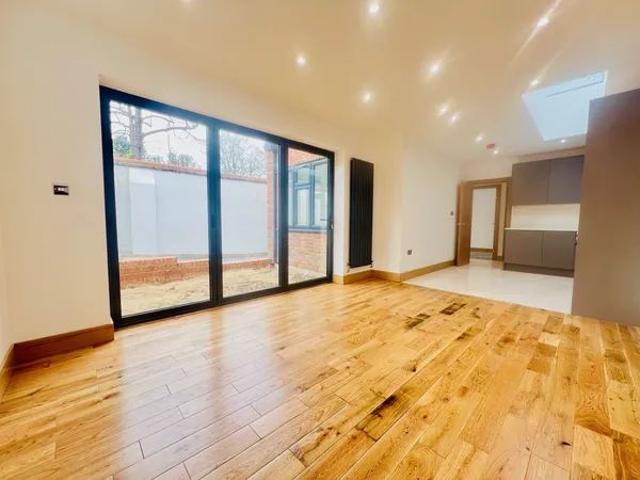 Apartment for rent in London Borough of Croydon, Addiscombe