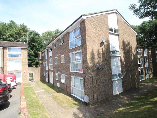 Apartment for rent in Woodhall Farm, Pouchen End