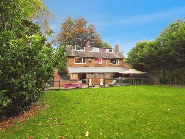 House for rent in Winshill, Beamhurst