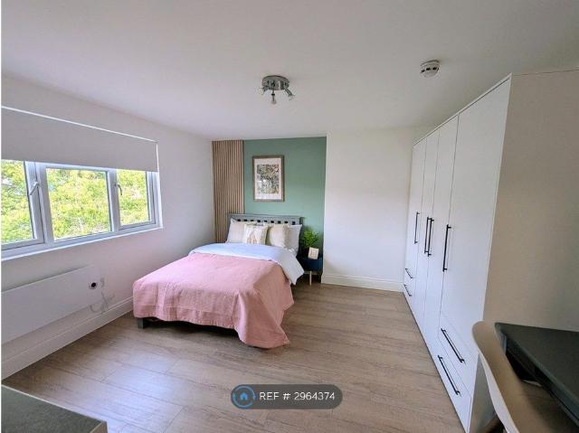 Room for rent in Dollis Hill, Greater London