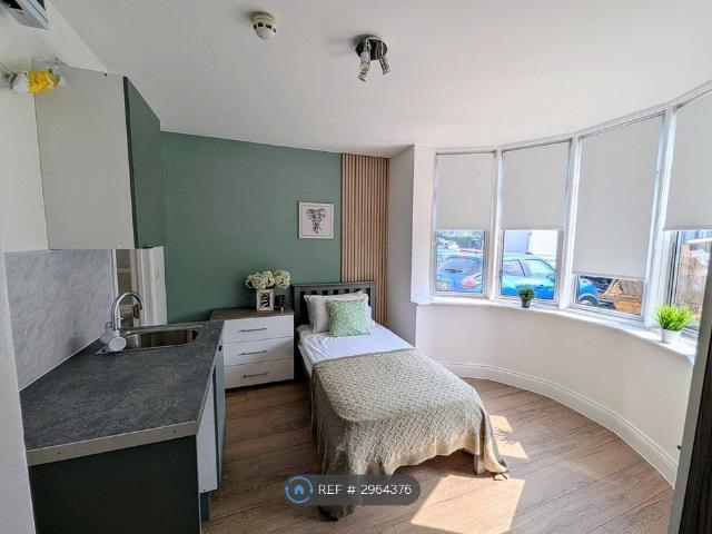Room for rent in Dollis Hill, Greater London