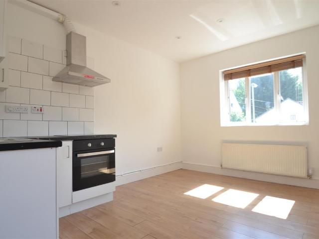 Studio for rent in Red Hill, Surrey