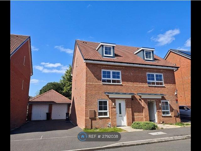 Room for rent in Stocking Farm, Old Wharf