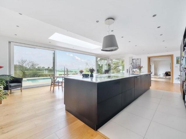 House for rent in East Hill, The Butts