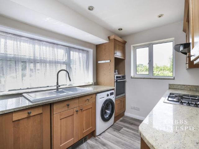 Apartment for rent in Asheridge Vale, Asheridge