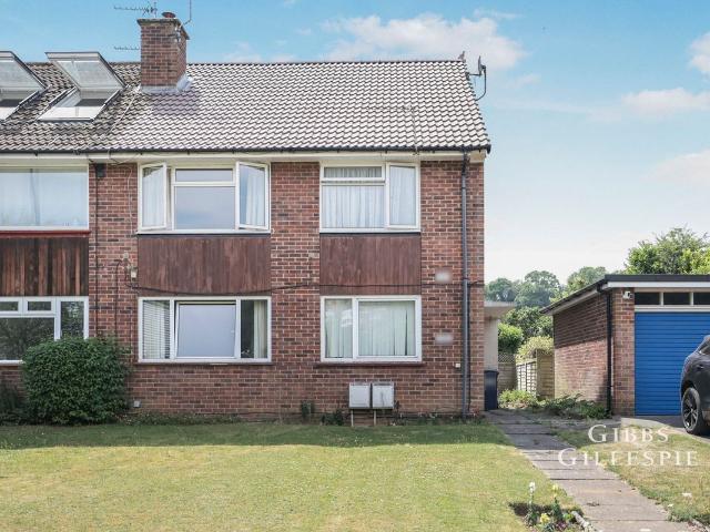 Apartment for rent in Chesham, Asheridge