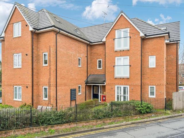 Apartment for rent in Chesham, Asheridge