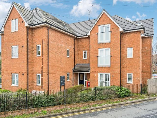 Apartment for rent in Chesham, Asheridge