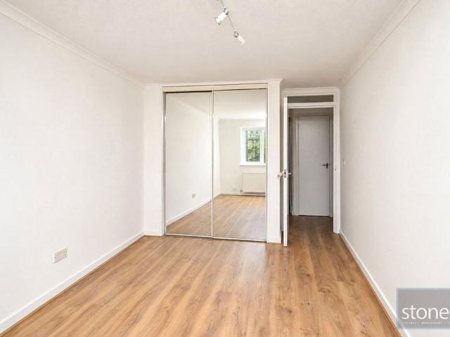 Apartment for rent in Merry Hill, Hertsmere