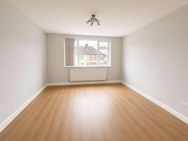 Apartment for rent in Sparrow Farm, Greater London