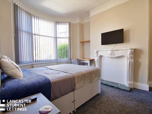 Room for rent in Bare, Lancashire