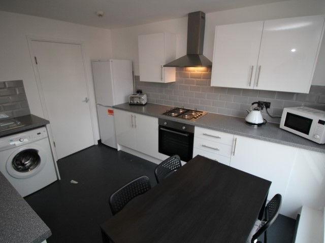 House for rent in Calderstones