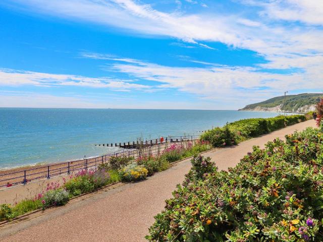 Apartment for rent in Roselands, Eastbourne