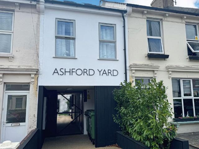 Apartment for rent in Roselands, Eastbourne
