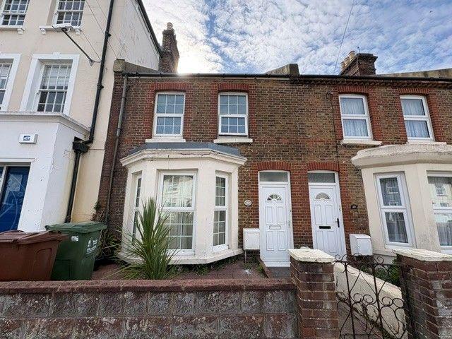 Apartment for rent in Roselands, Eastbourne