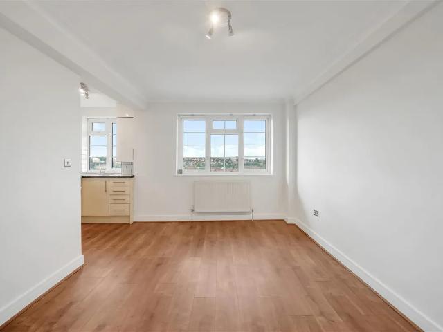 Apartment for rent in London Borough of Hounslow, Feltham
