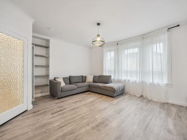 Apartment for rent in Balmore, Scotland