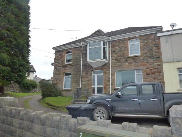 Apartment for rent in Pontyberem, Wales