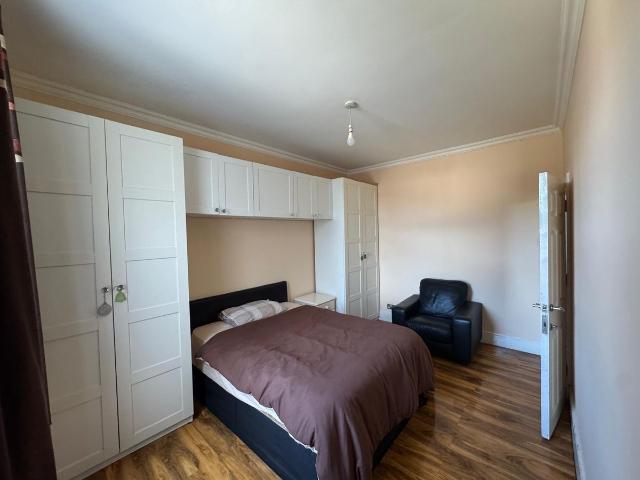 Room for rent in Seven Kings, Greater London