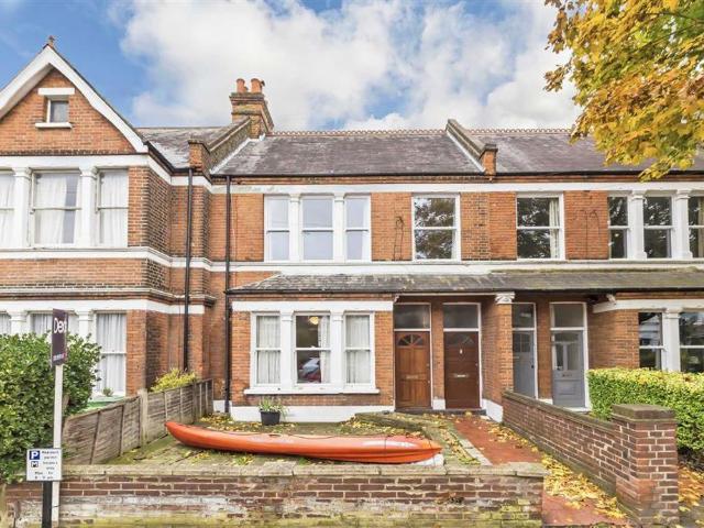 Apartment for rent in Mortlake, Greater London