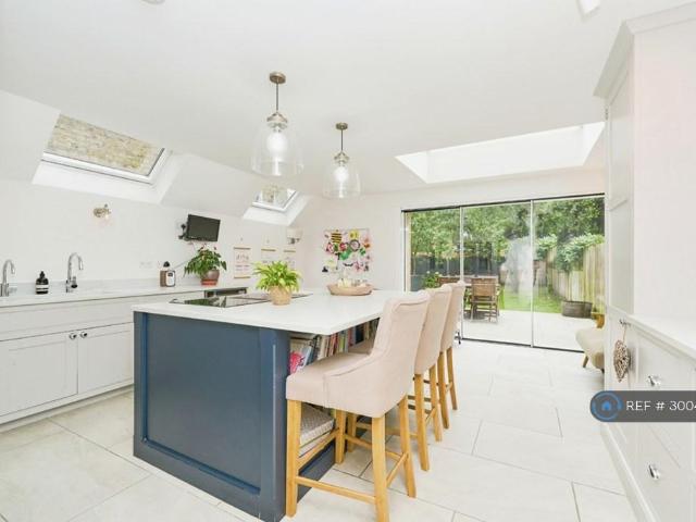 House for rent in Mortlake, Greater London