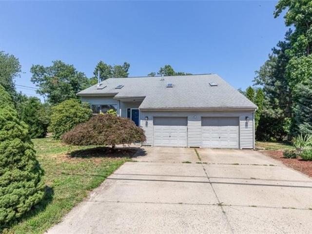 House for sale in Lincoln, Rhode Island