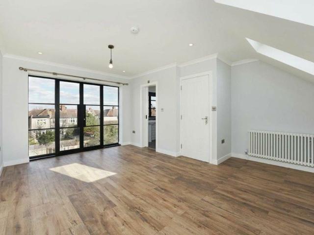 House for rent in Whitton, Cat Hill