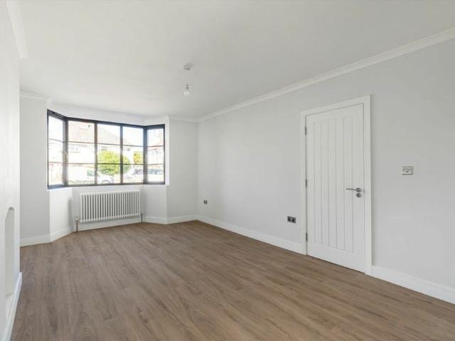 House for rent in Whitton, Cat Hill