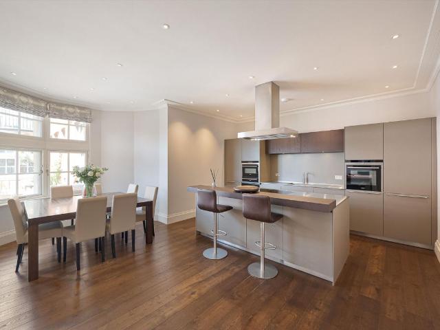 Apartment for rent in Victoria, Greater London