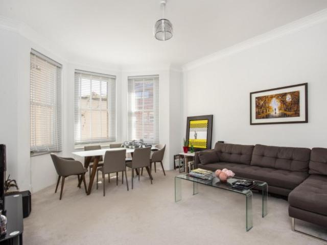 Apartment for rent in Victoria, Greater London