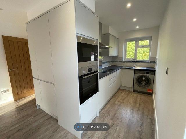Apartment for rent in Woodcote, Epsom