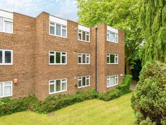 Apartment for rent in Elmbridge, Surrey