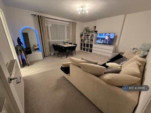 House for rent in Connaught Park, Bushey