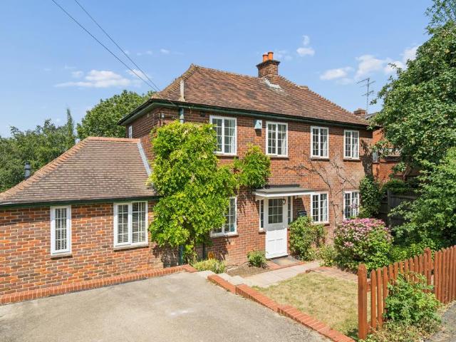 House for rent in Ashlyns Estate, Pouchen End