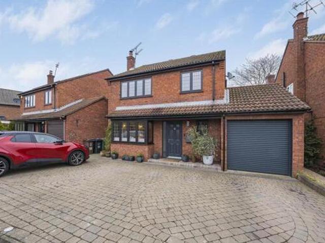 House for sale in North Watford, Hertfordshire