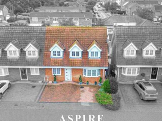 House for sale in Laindon, Essex