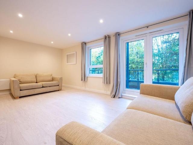 Apartment for rent in Horsell, Woking
