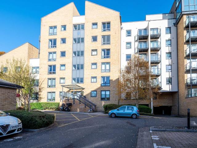 Apartment for rent in Horsell, Woking