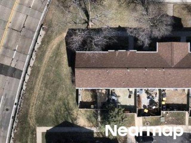 Townhouse for sale in Streamwood, Illinois