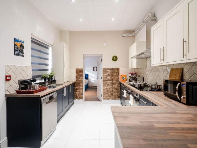 Room for rent in Hollinwood, Pendock