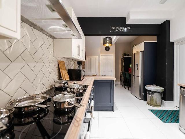 Room for rent in Hollinwood, Pendock