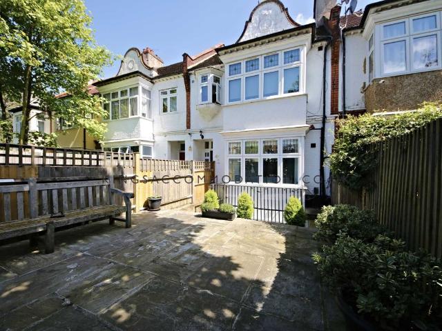 Studio for rent in Tulse Hill, Greater London