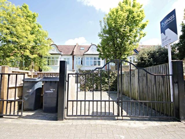 Studio for rent in Tulse Hill, Greater London