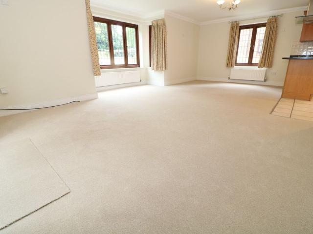 Apartment for rent in Pachesham Park, Surrey