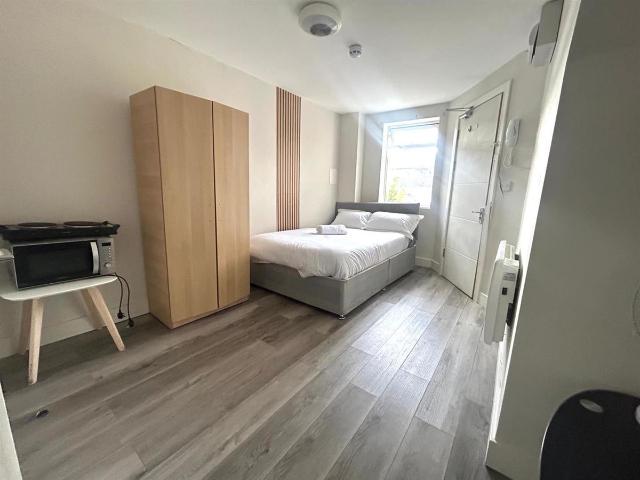 Studio for rent in Potters Bar, Hertsmere