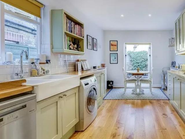 House for rent in Earlsfield, Greater London