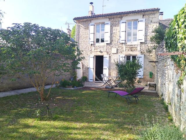 Maison vente à Saint-Jean-d'Angély, Asnières-la-giraud